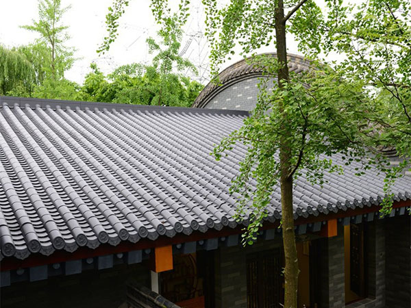 筒瓦屋面在下雨时会有很大噪音吗？